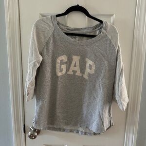 GAP 3/4 sleeve crew neck sweatshirt